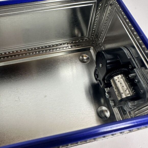 Vintage Germany Music‎ Box Hinged Lid Musical Cookie Tin Box-Nuremberg Scenes - Picture 6 of 9